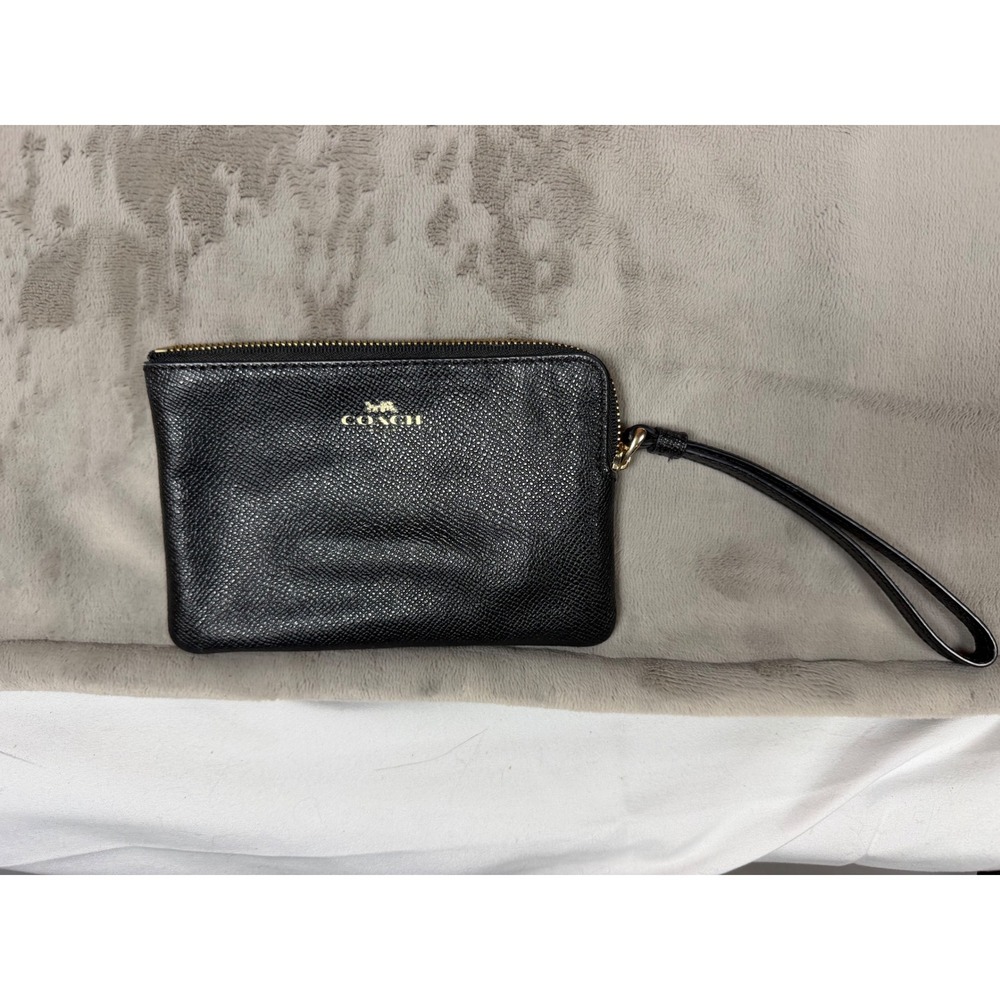 Coach Corner Zip Wristlet Black Crossgrain Leather Gold Hardware F58032